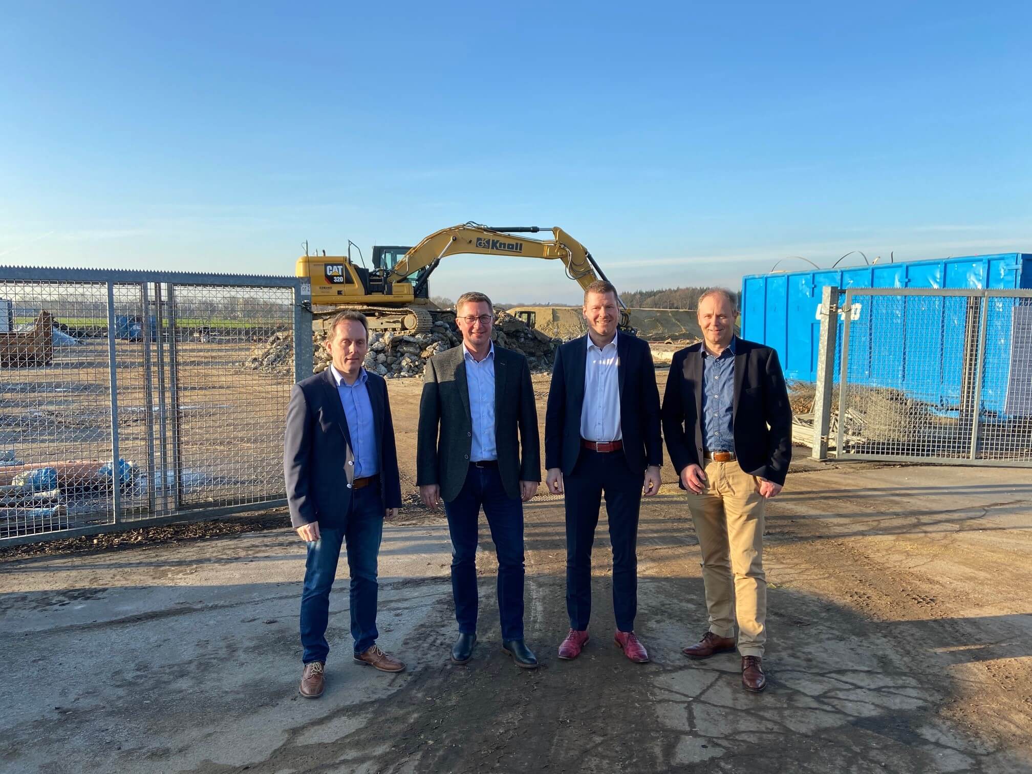 Image Gemeinde besucht Rückbau Visbek Z9, v.l.n.r.:Bernd Michael Lüske, Gemeinde Emstek,Reiner kl. Holthaus, Gemeinde Emstek,Michael Fischer, Bürgermeister Gemeinde Emstek undHans-Hermann Nack, Unternehmenssprecher ExxonMobil.