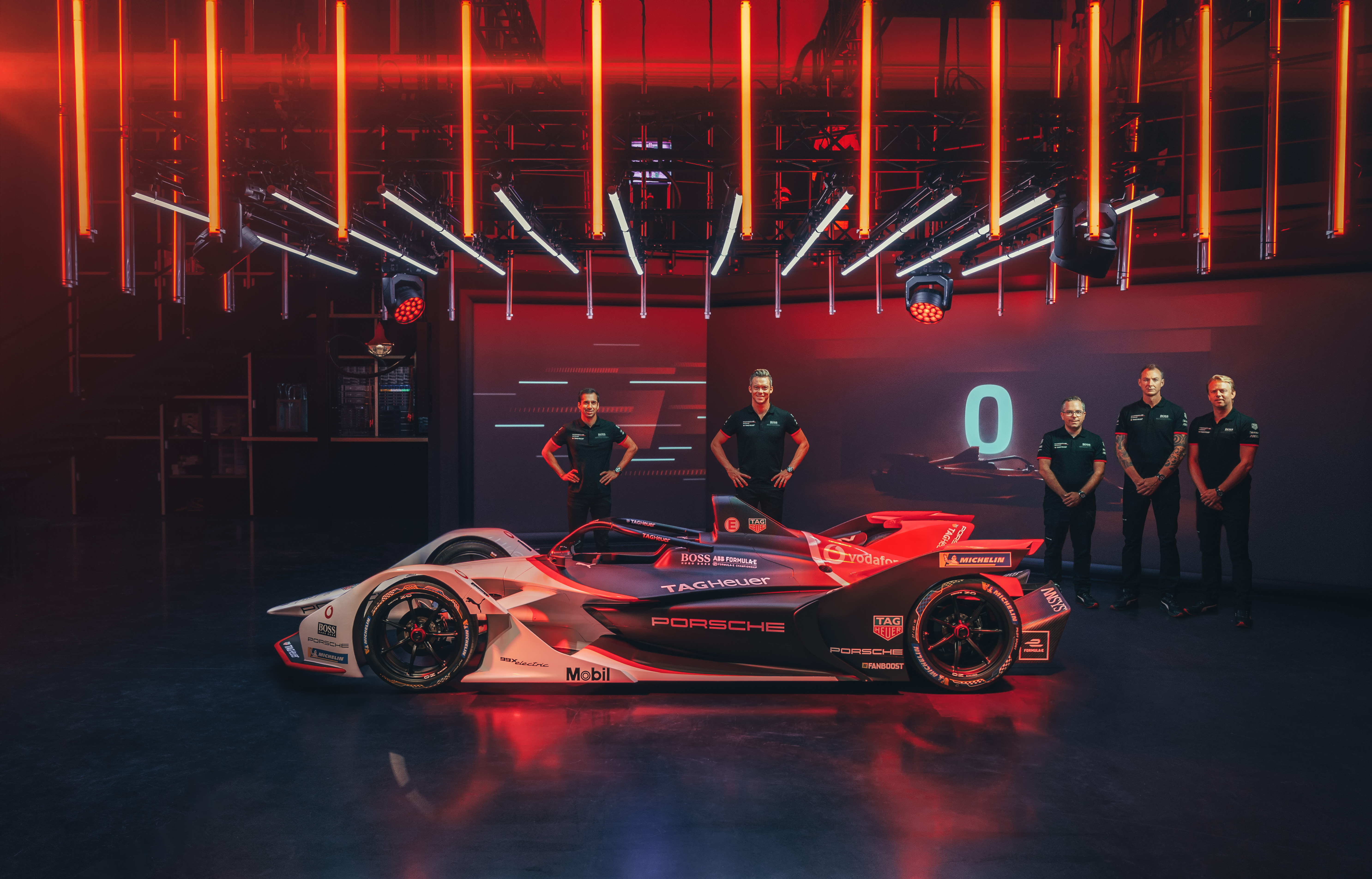Das Formel-E-Team um die Fahrer André Lotterer und Neel Jani (Foto: Porsche)
