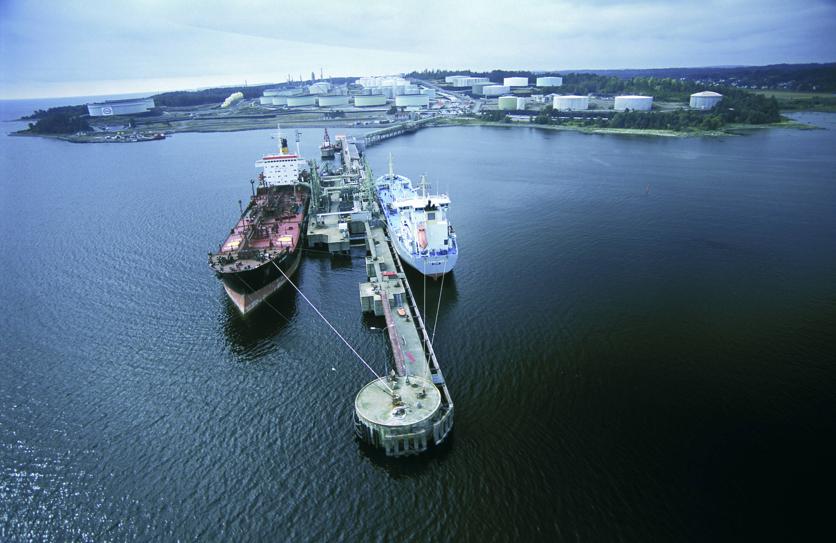 ExxonMobil untersucht zusammen mit Industriepartnern das Potenzial fr die Produktion und den Vertrieb von grnem Wasserstoff und grnem Ammoniak in unserer Anlage in Slagen, das an einer viel befahrenen Schifffahrtsroute in Norwegen liegt.